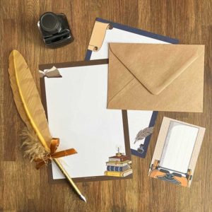 Postpapier Vintage Letters met illustraties van boeken, perkament, veer en inktpotje van het merk Nouk-san