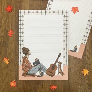 Dubbelzijdig A5 notitieblok meisje met boek, gitaar, roodborstje en eekhoorn met Azulejo tegels op rand