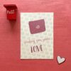 Valentijnskaart envelop met tekst 'sending you some love' van Acrealife